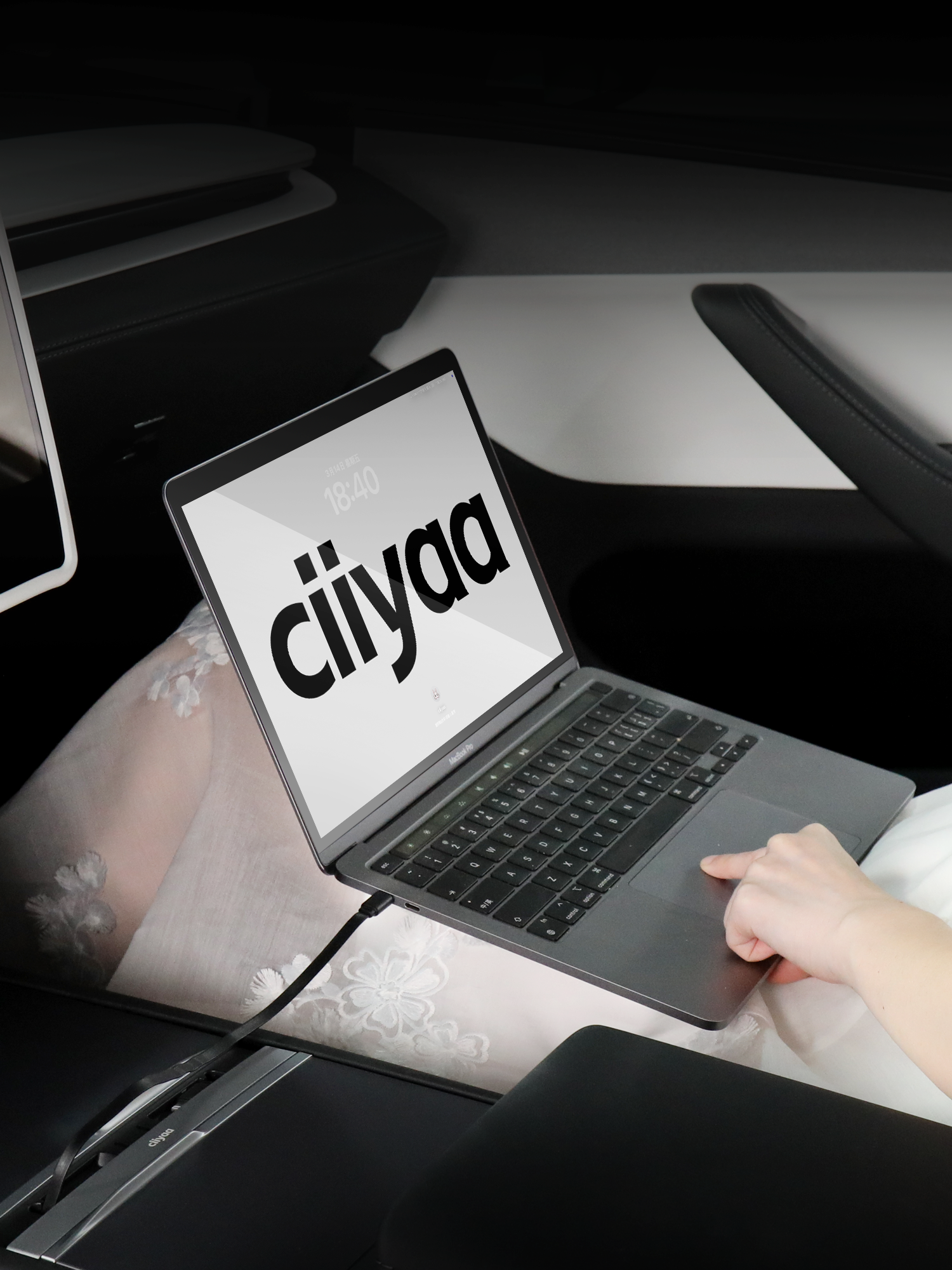 Center Console Retractable Charger for Model 3(21-26) / Y(20-26)