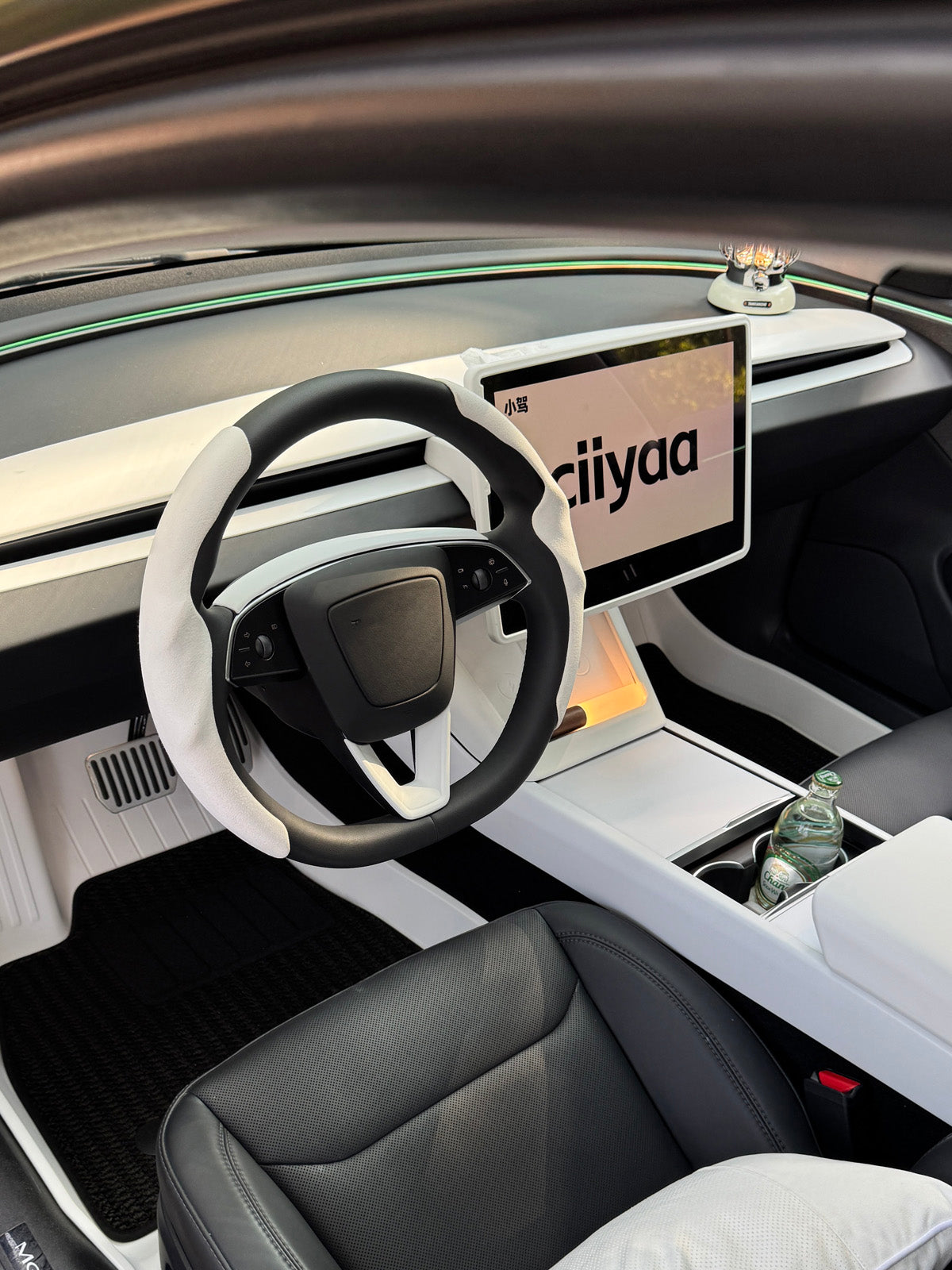 Soft Center Console Wireless Charging Mat for Tesla Model 3(21-26) / Y(20-26)