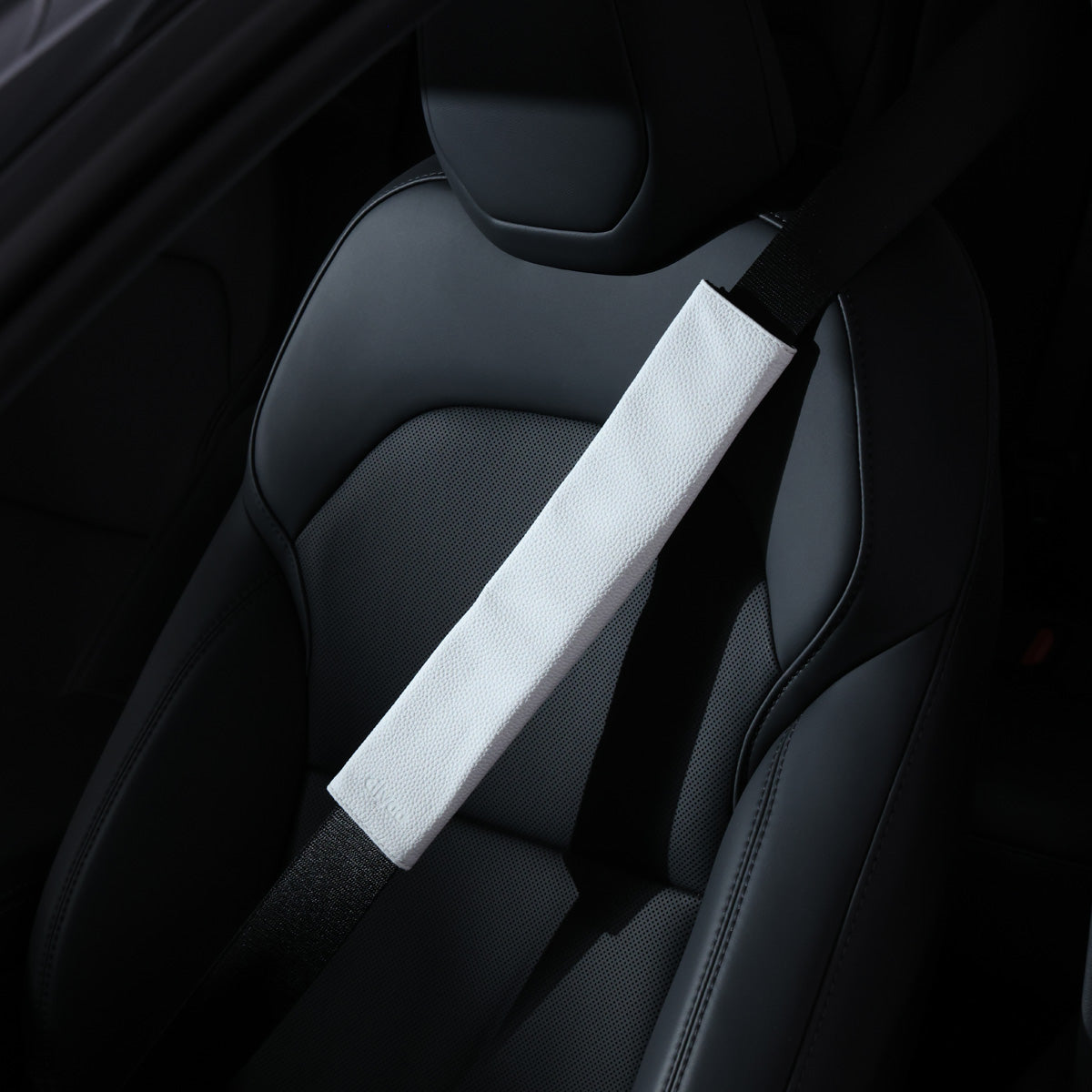 ciiyaa Lychee Cowhide Seat Belt Cover