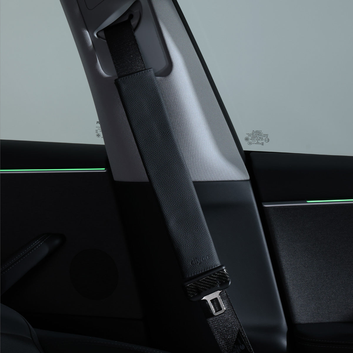 ciiyaa Lychee Cowhide Seat Belt Cover