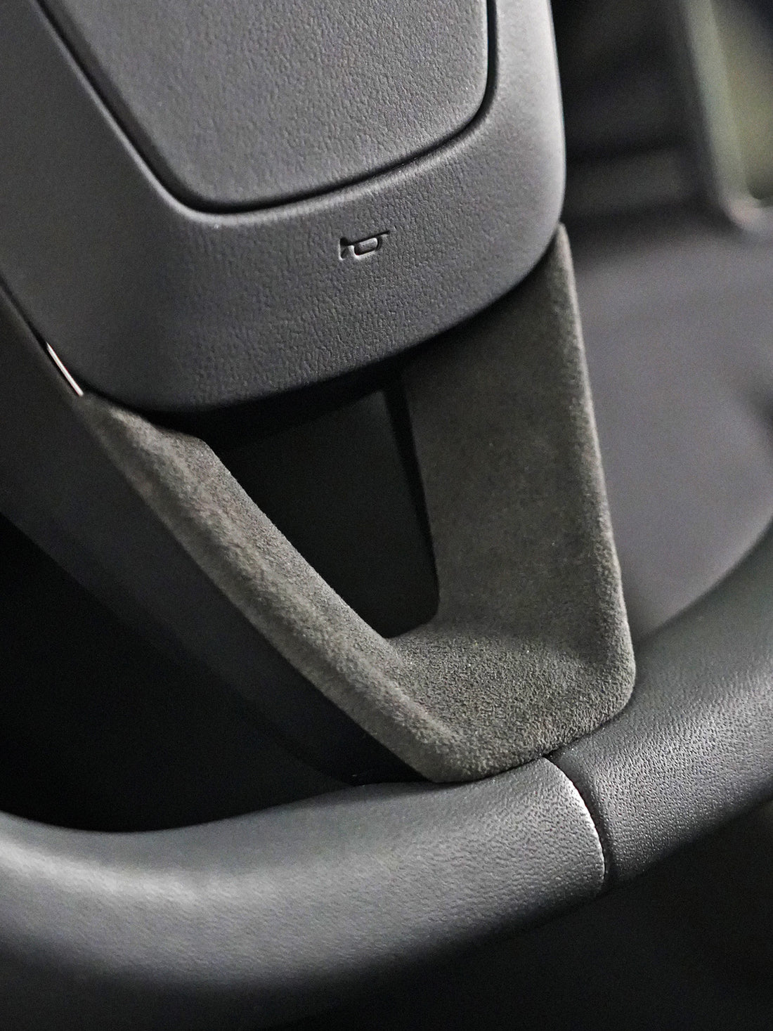 Alcantara Rear Air Outlet Cover Sticker for Tesla Model 3 Highland 24+ / Y Juniper 25+