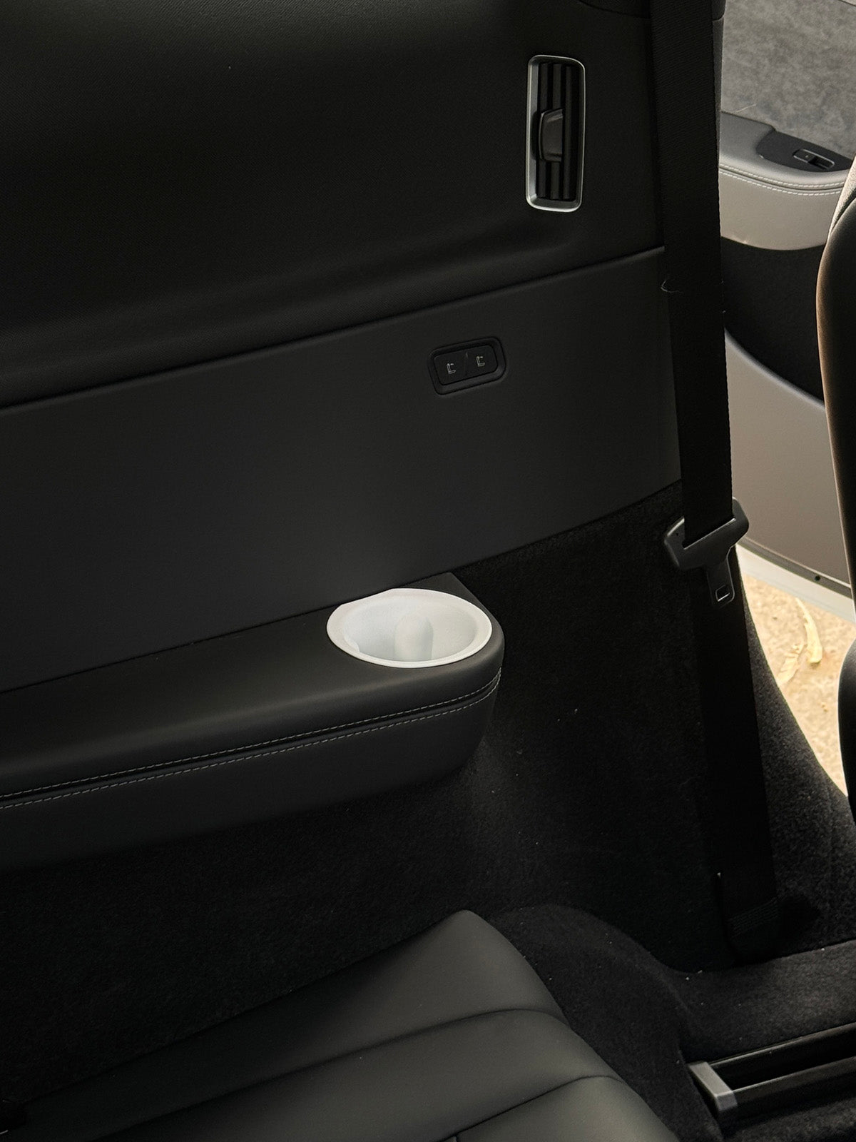 ciiyaa Soft Rear Seat Cup Holder for Tesla Model YL(25-Now)