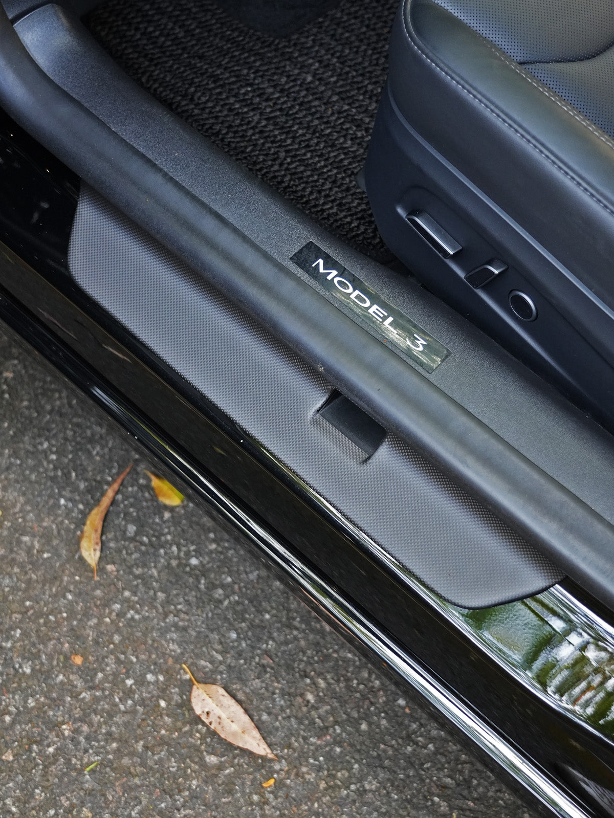 ciiyaa Carbon Fiber Door Sill Protector for Tesla Model 3 Highland 24+