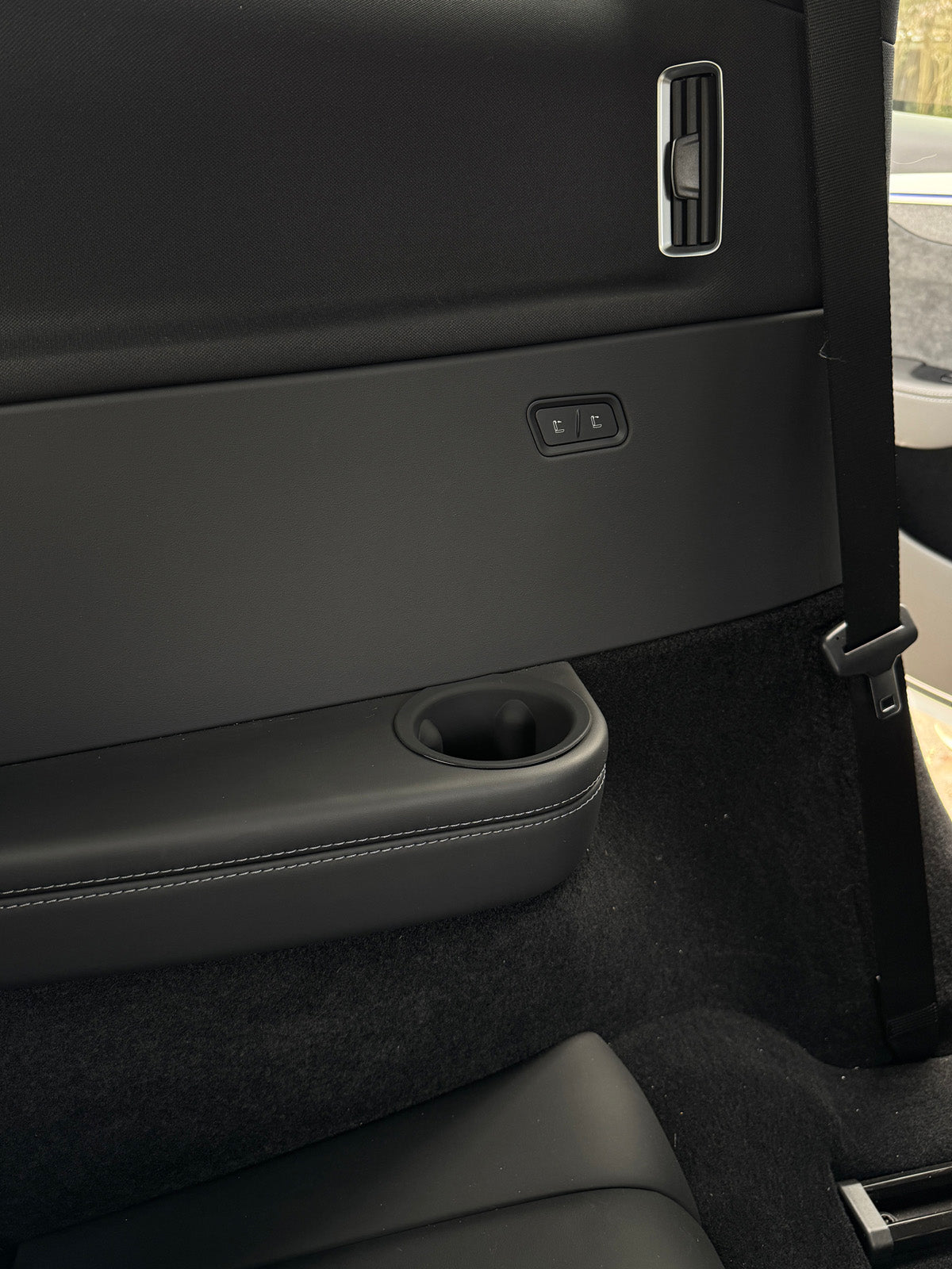 ciiyaa Soft Rear Seat Cup Holder for Tesla Model YL(25-Now)