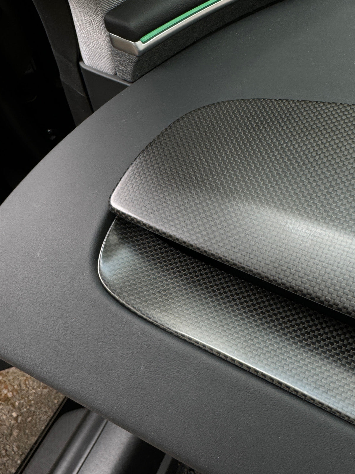 Carbon Fiber Dashboard Vent Trim for Tesla Model 3 (24-26) / Y (25-26)