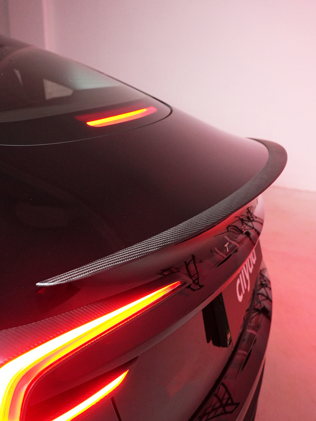 Carbon Fiber Rear Spoiler for Tesla Model 3 (21-26) / Y (20-26)